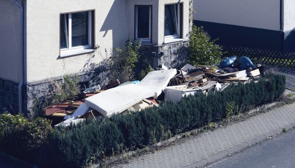 Yard Junk Removal in Westlake